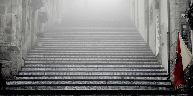 语言考试选择策略：蒙特佳丽教育深度对比托福、雅思、多邻国优劣势与备考重点